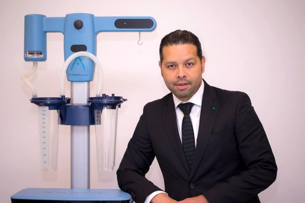 Vaser Lipo 18 - Dr. Alejandro Acuña doctor alejandro acuña con un equipo de lipoescultura